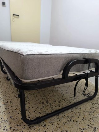 Cama Plegable Negra y Gris