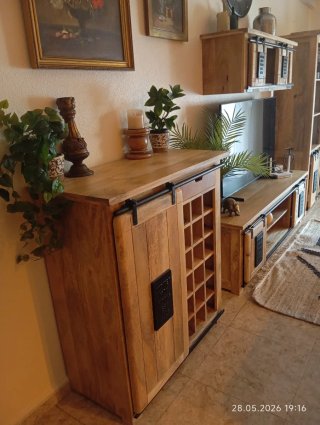 Mueble de madera y metal
