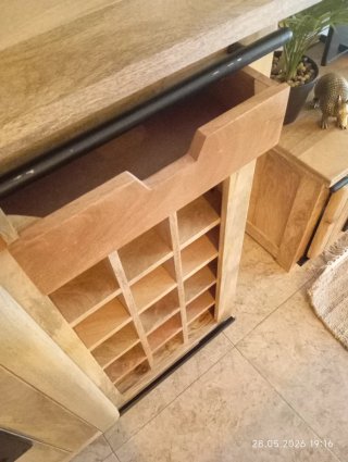Mueble de madera y metal