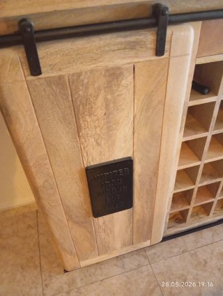 Mueble de madera y metal