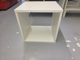 Estanterías de cubos blancas