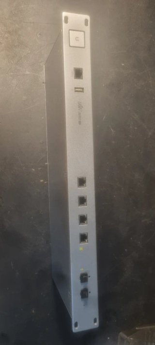 Ubiquiti UniFi Security Gateway Pro 4