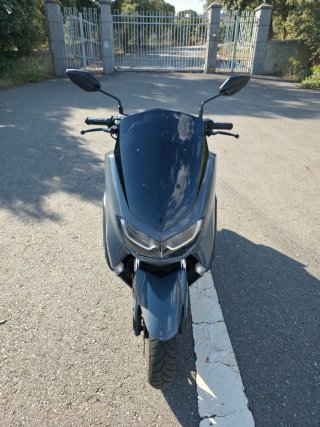 Yamaha NMAX 125 Scooter Gris/Negro