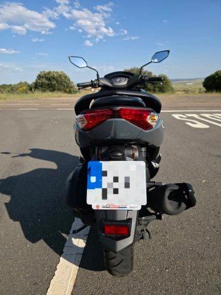 Yamaha NMAX 125 Scooter Gris/Negro