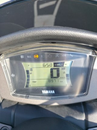 Yamaha NMAX 125 Scooter Gris/Negro