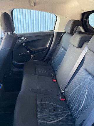Peugeot 208 2012