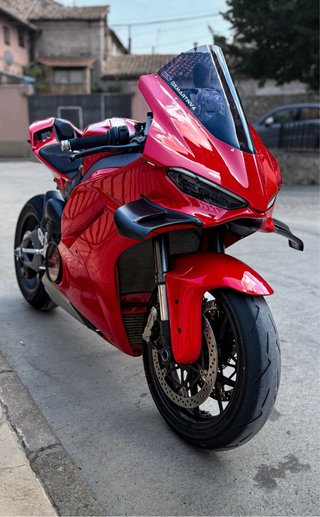Ducati Panigale V4 2025 Roja