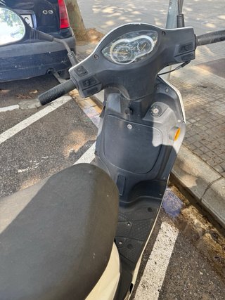 Sym Symphony 50 Scooter  PARADA  CON PAPELES