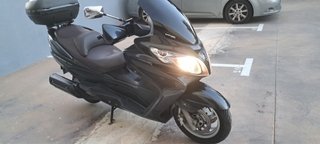 Suzuki Burgman 400cc Negra en buen estado