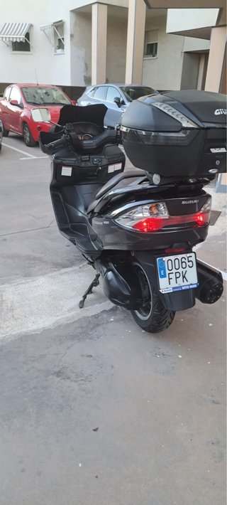 Suzuki Burgman 400cc Negra en buen estado