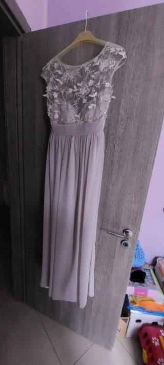 Abito elegante grigio e bianco
