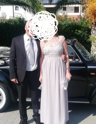 Abito elegante grigio e bianco
