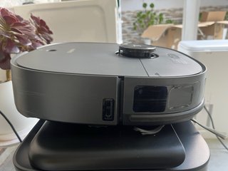 Robot Aspirador y Fregasuelos Eureka J12