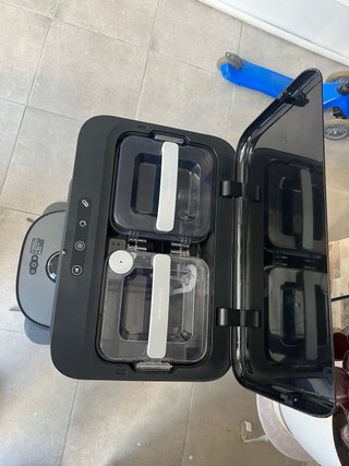 Robot Aspirador y Fregasuelos Eureka J12