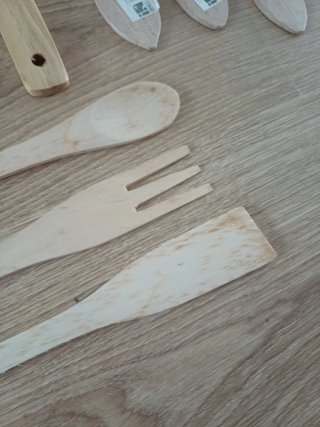 Juego cubiertos madera, 3€ todos