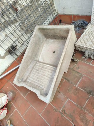 Lavadero de piedra antiguo