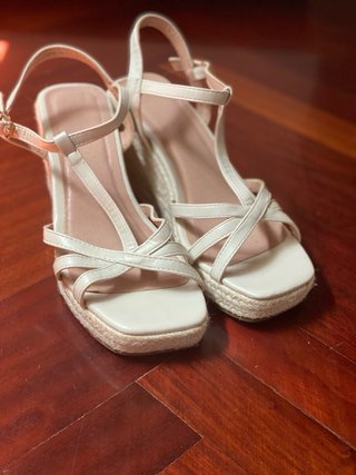 Sandalias cuña esparto beige