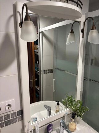 Espejo de baño con apliques