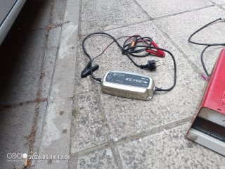 Cargador de Baterías Coche 12V/24V