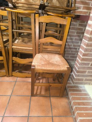Sillas de restaurante madera y mimbre