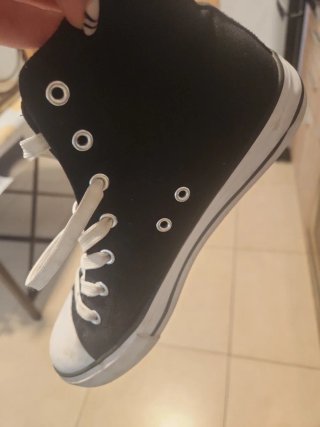 Zapatillas altas negras y blancas