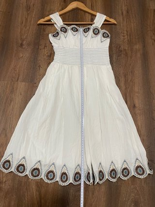 Vestido blanco bordado verano