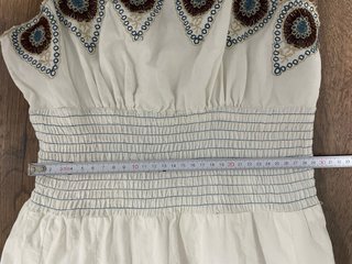 Vestido blanco bordado verano