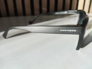 Gafas de sol Hawkers con desperfecto