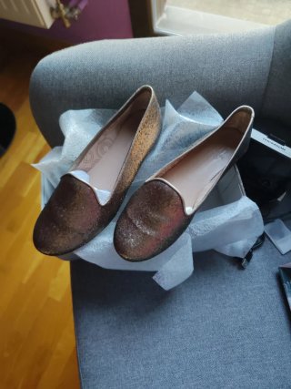 Zapatos dorados con brillos Usado 2 veces