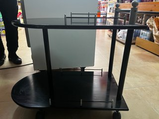 Mesa camarera negra con ruedas