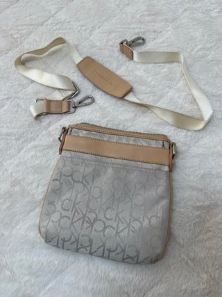 Bolso Calvin Klein Beige y Plateado