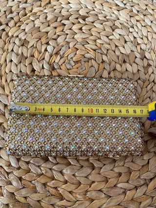Bolso de fiesta dorado con pedrería