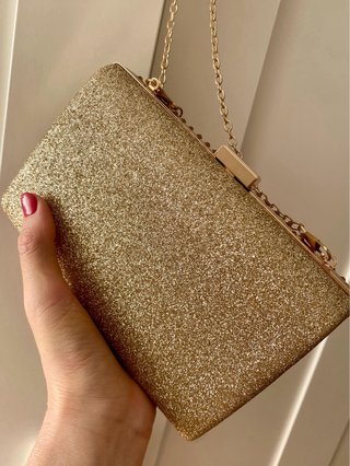 Bolso de fiesta dorado con pedrería