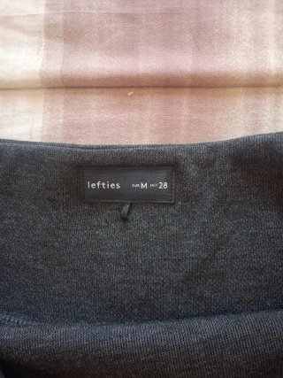 Falda gris midi