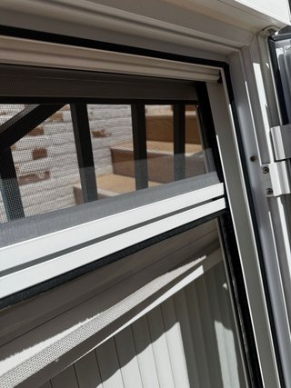 Ventanas + Puerta aluminio con mosquiteras