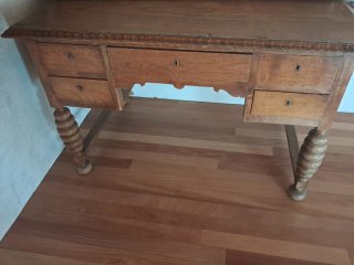 Mesa de madera antigua