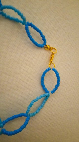 Gargantilla de eslabones azul