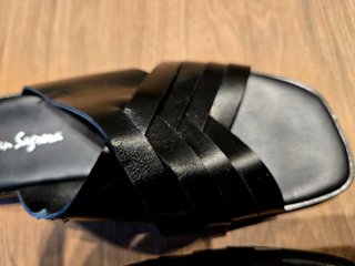 Sandalias negras JOAN SAGRERA