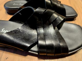 Sandalias negras JOAN SAGRERA