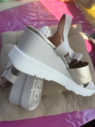 Sandalias Geox Beige y Dorado Talla 41