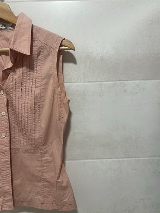 Camisa rosa sin mangas
