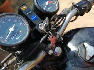 Moto clásica Honda CB 125 X Negra