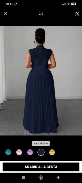 Vestido azul de encaje y plisado