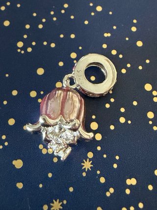 Colgante de plata con piedras rosas