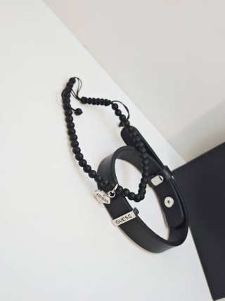 Conjunto Guess Pulsera Negra y Corazón