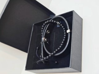 Conjunto Guess Pulsera Negra y Corazón