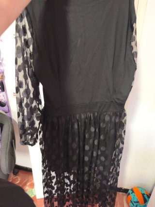 Vestido negro con lunares