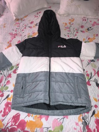 Abrigo Fila Negro, Gris y Blanco Talla 16