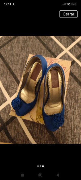 Zapatos de tacón azul para eventos
