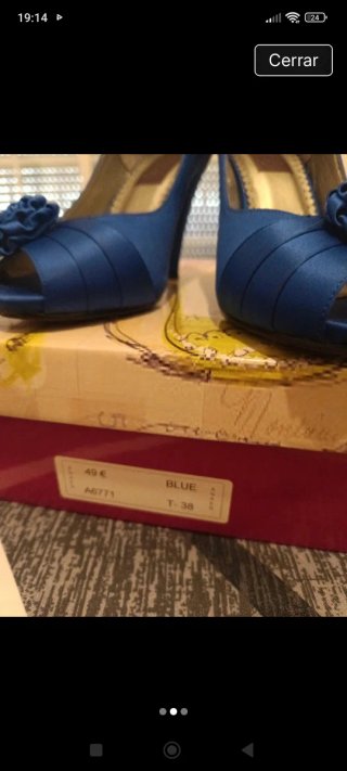 Zapatos de tacón azul para eventos
